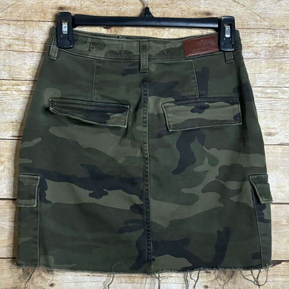 HOLLISTER ULTRA HIGH RISE DISTRESSED RAW HEM DENIM CAMO MINI SKIRT SZ. 3 (26) - Picture 2 of 2